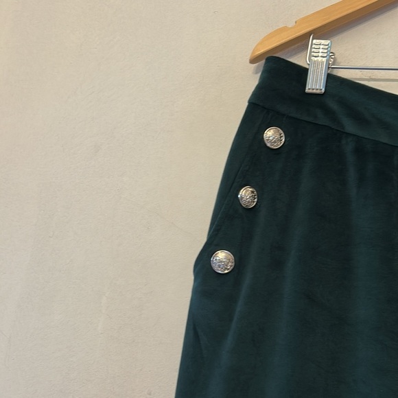 Maison d’ Amelie Hunter green velvet feel pants Gold button accents size 10 EUC - Picture 3 of 8